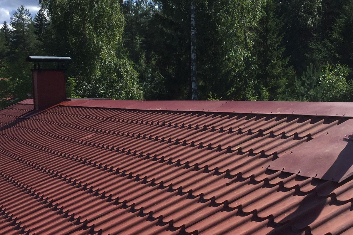 Kattopellit rämisivät tuulessa